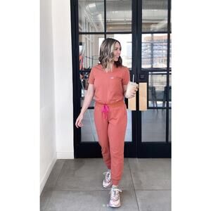 {SET} Terracotta Figs Catarina One Pocket Top and Zamora Joggers XS/S